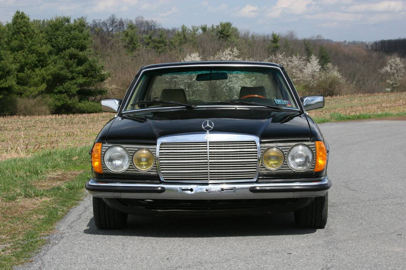 Illustration for article titled For $7,995, Could You See Yourself In This 1983 Mercedes 230CE?